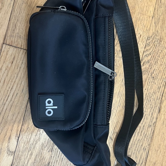 Alo Running Package - Picture 7 of 9